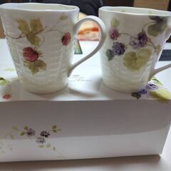 ナルミマグカップ　２個セット　ボーンチャイナ