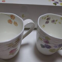 ナルミマグカップ　２個セット　ボーンチャイナの画像