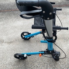 欧州風高齢者歩行器多機能ウォーカー　折りたたみ式　美品の画像