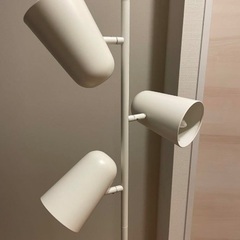 IKEA HUDENE フーデネ フロアランプ ホワイトの画像
