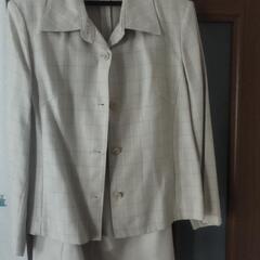 女性スーツ２セットの画像