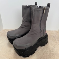 【新品】ヨースケ 厚底スニーカー ブーツ 美脚効果 グレー 23...