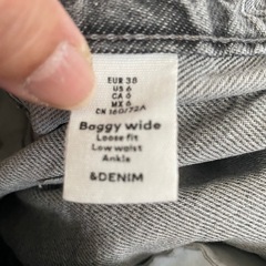 H&Mワイドレッグデニム　グレー38
の画像