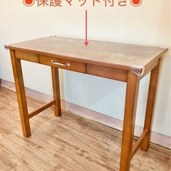 天然木製シンプルテーブル　アンティーク調　保護マット　引き出し付きの画像