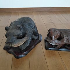 北海道みやげ？木彫りの熊　2頭