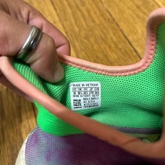 ファレルコラボ スニーカーの画像