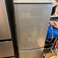 SHARP冷蔵庫の画像