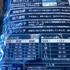 新品✴︎クールネック半袖の画像