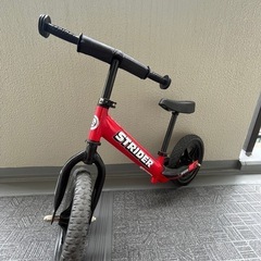 【公式】ストライダー 赤　の画像
