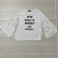 Tシャツ　フレア