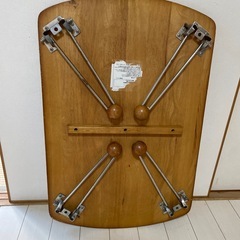 折りたたみテーブルの画像