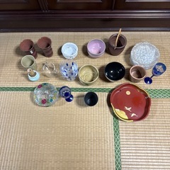 ガラス食器など多数の画像
