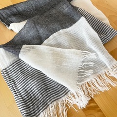 【美品】リネン 麻 100%素材の大判薄手ストールの画像