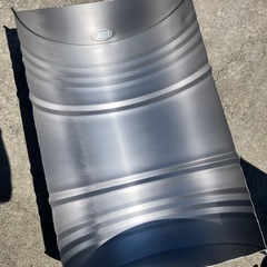 縦半切り ドラム缶　洗浄済み 200Lの1/2の画像