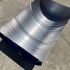 縦半切り ドラム缶　洗浄済み 200Lの1/2の画像