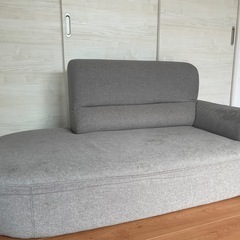 
3.５人掛けソファー