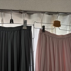 プリーツ　ブルーグレーとピンク　ロングスカート　色違い２枚の画像