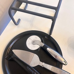 【美品】お家で本格ピザ作り　ピザハンドル + スタンド ピザカッ...