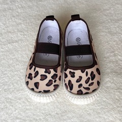 新品　豹柄の上履きの画像