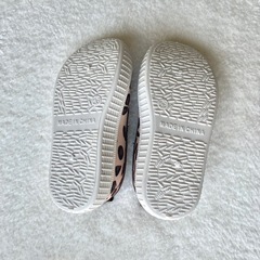 新品　豹柄の上履きの画像
