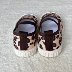新品　豹柄の上履きの画像