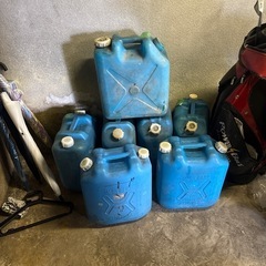 灯油タンク7つ
