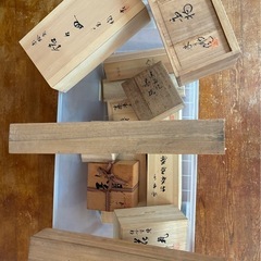 いろんな古い空木箱14個まとめて衣装ケースごとの画像