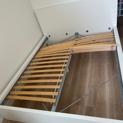 
IKEA MALM マルム ベッドフレーム、ホワイト/ルーローイ 