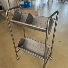 【レトロ感のあるスチールワゴン／収納ラック・2段式】／店舗改装・...