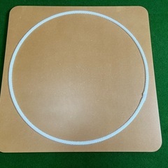 ほぼ新品！コマ回し土俵とコマ3個セット　隅本コマ　コマ回し台　土俵コマの画像
