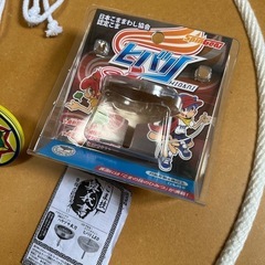 ほぼ新品！コマ回し土俵とコマ3個セット　隅本コマ　コマ回し台　土俵コマの画像