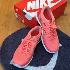 NIKEスニーカー23cmの画像