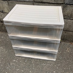 収納ケースさしあげます。