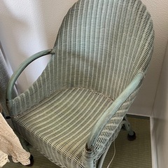 ラタンチェアの画像