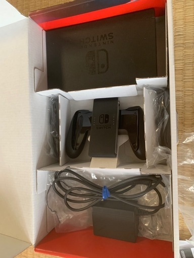 只今お話中。
ニンテンドースイッチ（片方ジャンク品）