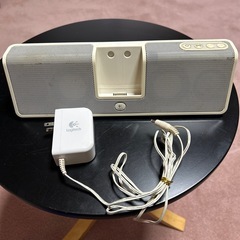iPod用スピーカーと有線イヤフォン