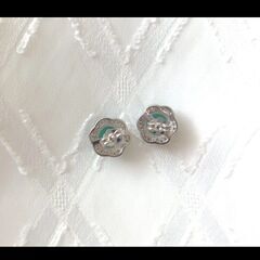 グリーン カラー ストーン フラワーモチーフ ピアスの画像