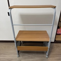 パソコンテーブルの画像