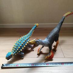 アンキロサウルスとヴェロキラプトルのソフビ
