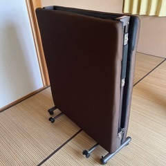 折りたたみベッドの画像