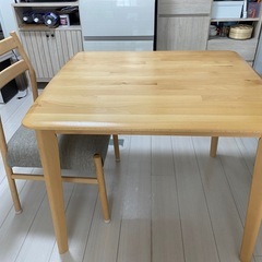 ニトリ机と椅子