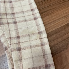 ベージュ系チェック柄パンツの画像