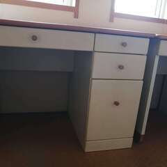 勉強机2台の画像