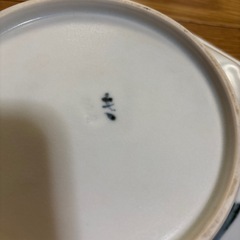 ⑫金彩入り唐草模様の皿　窯印あり　陶磁器の画像