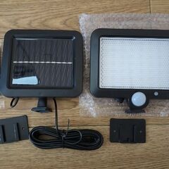 新品未使用品　LEDソーラーセンサーライト 屋外照明 防犯ライト   LED IP65防水 分離型