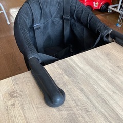 テーブルチェアー