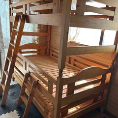 三段ベッド　一番下は独立タイプ