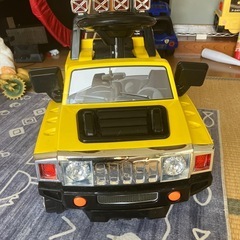 車のおもちゃ(乗るタイプ)の画像