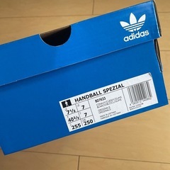 アディダス　adidas 空箱の画像