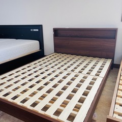 ダブルベッド(140cmX 200cm)の画像